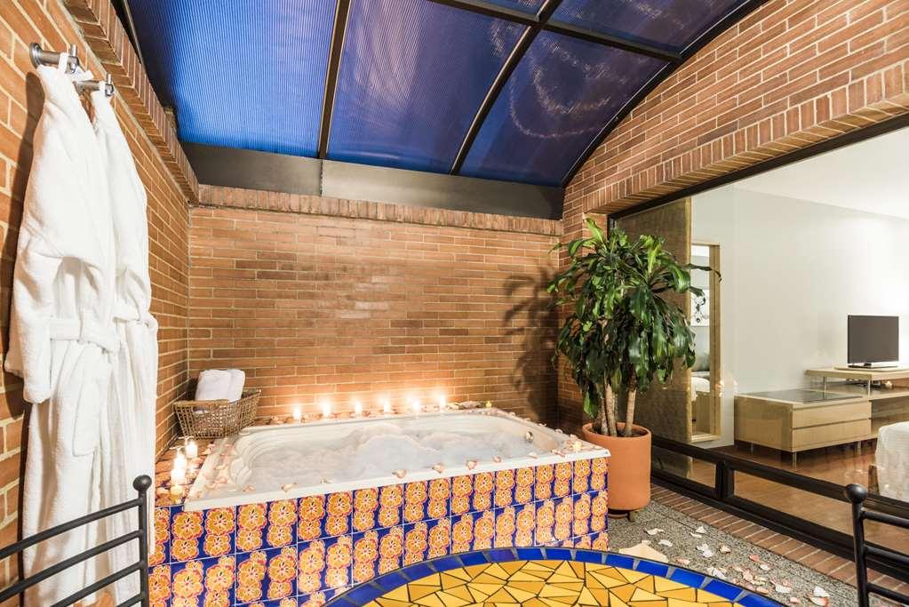 波哥大卡莱100希尔顿逸林酒店 外观 照片